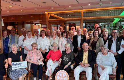 Miembros del club Rotary Mazamet y del club Rotary Bahia de Roses el pasado 25-4-2026 en la villa Roses