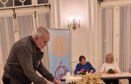 Taller Solidario Adornos de Navidad